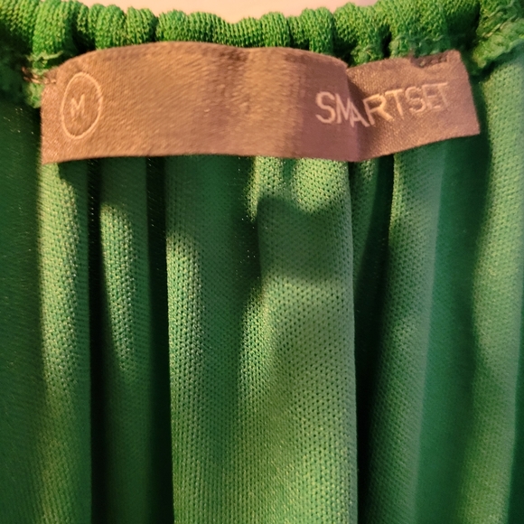 Fun green, wrap front dress. Elastic waist - Picture 4 of 4